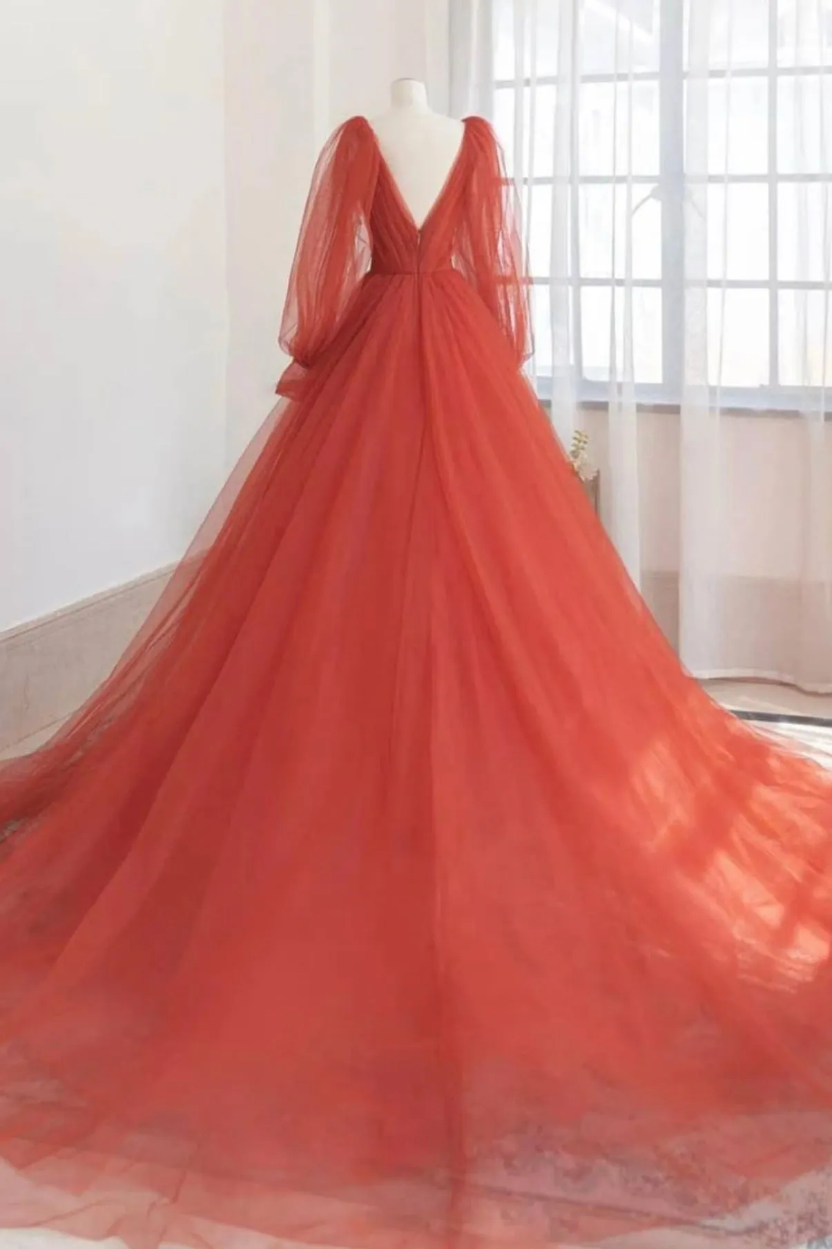 Beautiful V-Neck Long Sleeve Tulle Prom Dress