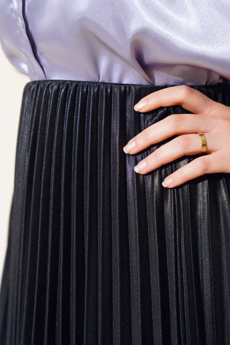 Women's Leather Look Pleated Flared Skirt - Black